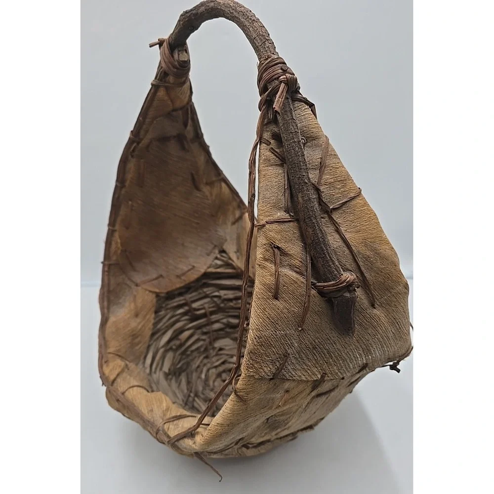 Vintage‎ Southwest Indian Spirit Palm Husk Handmade Basket